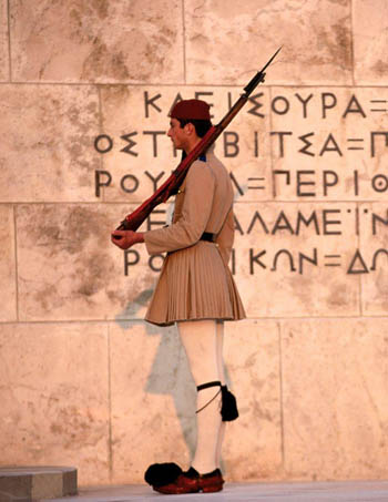 Греция, караул в традиционной парадной форме