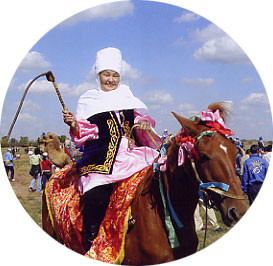 Женский казахский национальный костюм